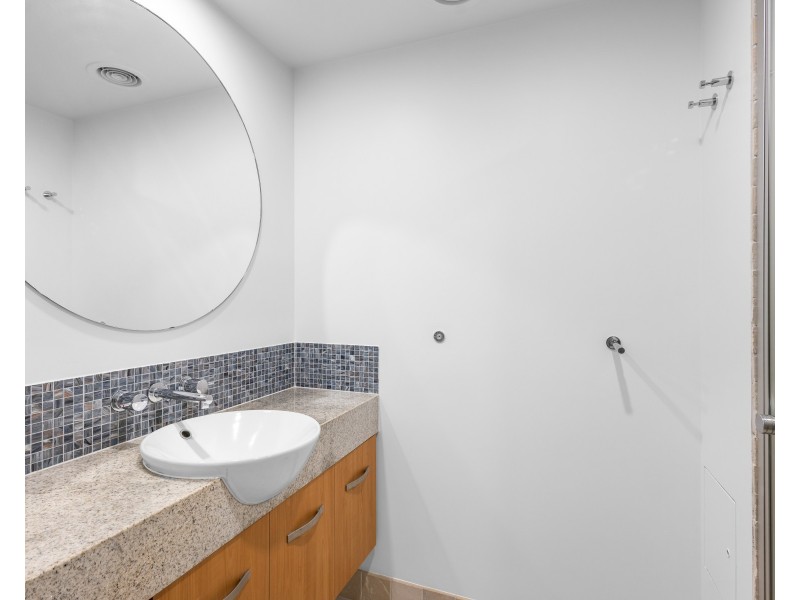unit 204/13 Nicklin Way, Minyama QLD 4575