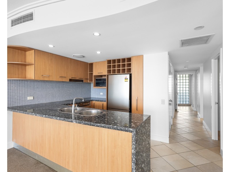 unit 204/13 Nicklin Way, Minyama QLD 4575