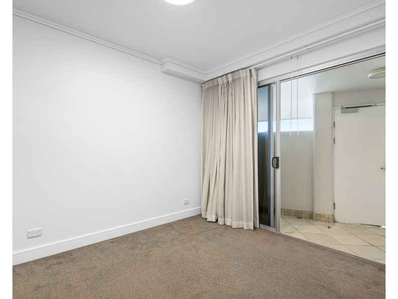 unit 204/13 Nicklin Way, Minyama QLD 4575