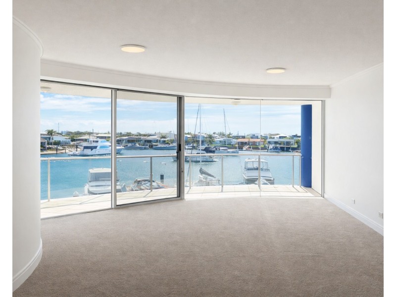 unit 204/13 Nicklin Way, Minyama QLD 4575