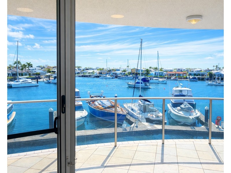 unit 204/13 Nicklin Way, Minyama QLD 4575