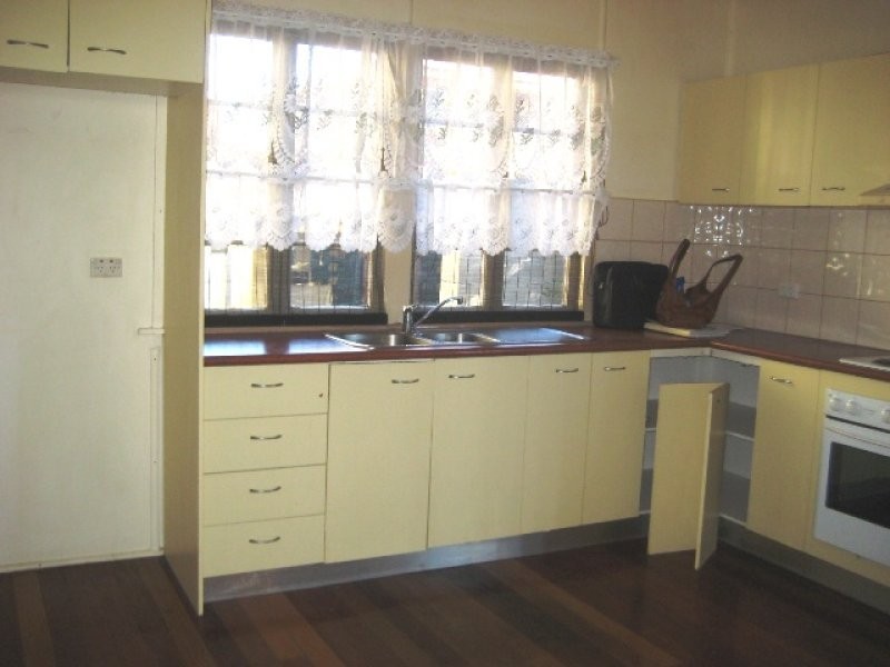 2 Milford Street, Ipswich QLD 4305