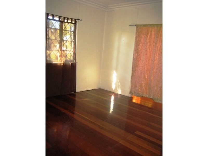 2 Milford Street, Ipswich QLD 4305