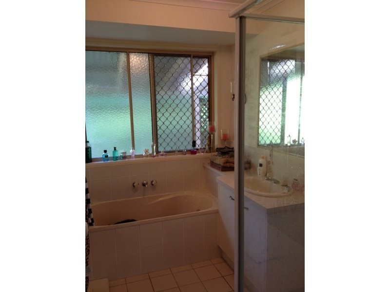 16 Moreton Bay Drive, Little Mountain QLD 4551