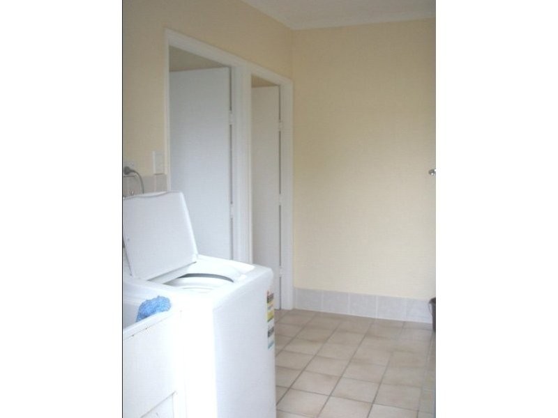 3 Crane St, Kepnock QLD 4670