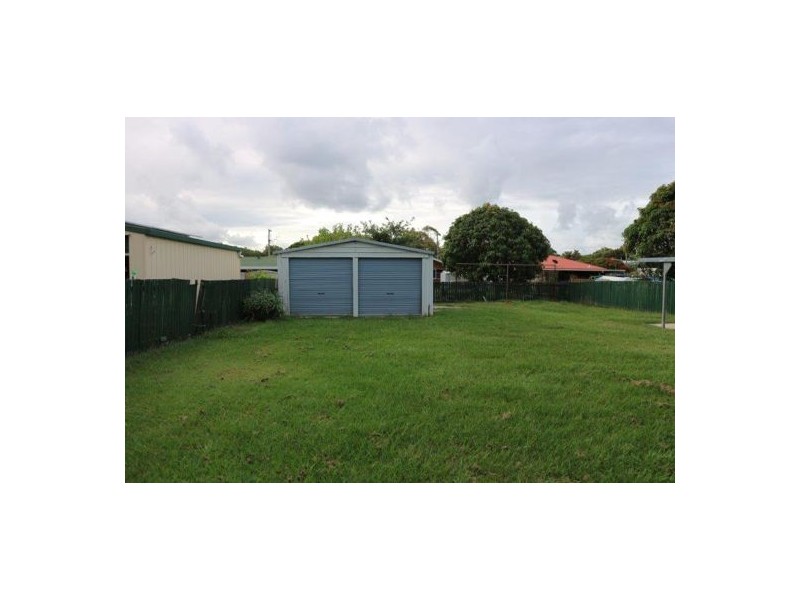 8 Grace Street, Beachmere QLD 4510