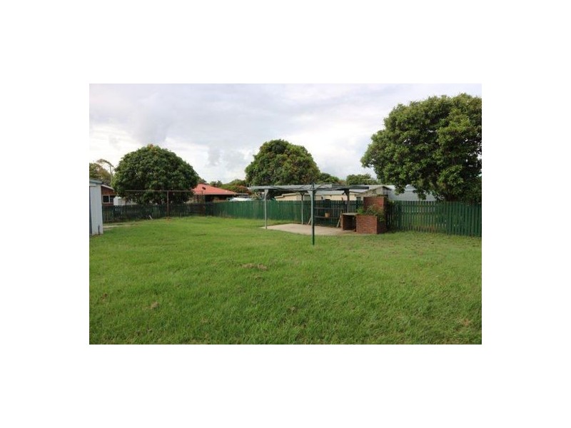 8 Grace Street, Beachmere QLD 4510