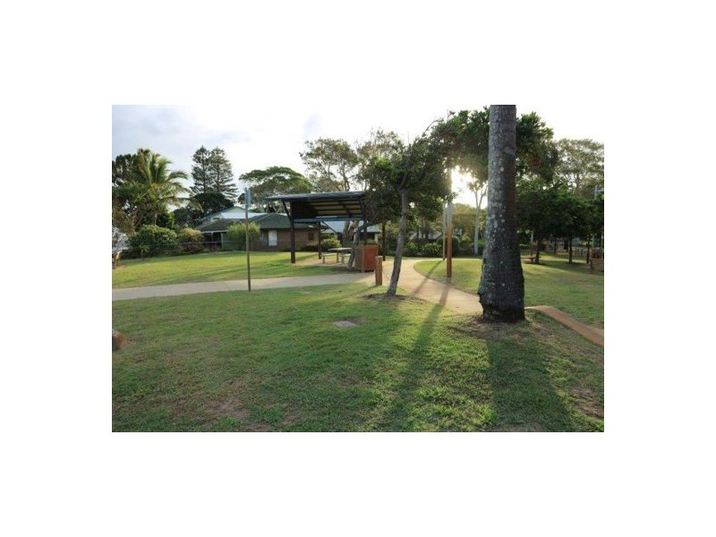 8 Grace Street, Beachmere QLD 4510