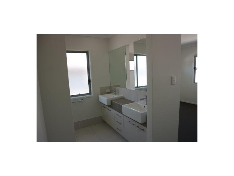 16 Espirit cres, Birtinya QLD 4575