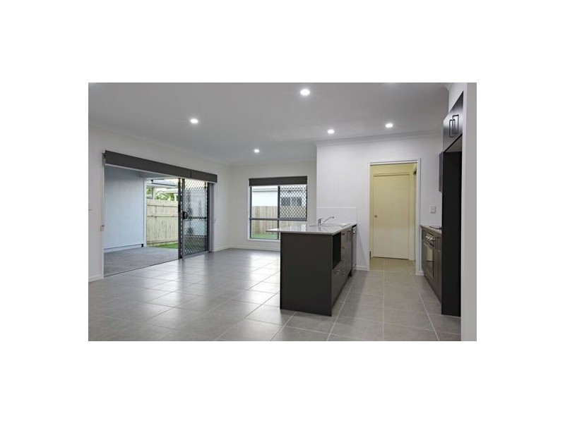 2 1 Prudence place, Meridan Plains QLD 4551