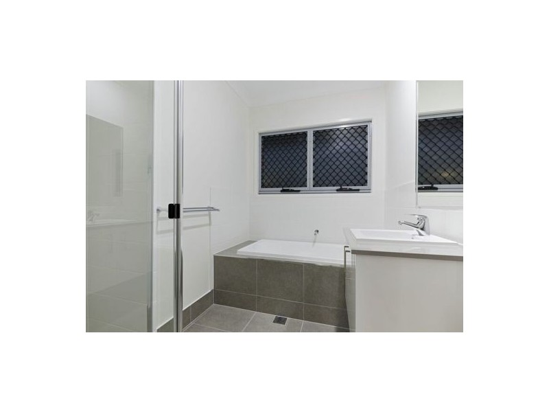 2 1 Prudence place, Meridan Plains QLD 4551