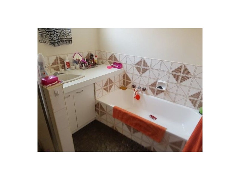 1/23 Beerburrum st, Battery Hill QLD 4551