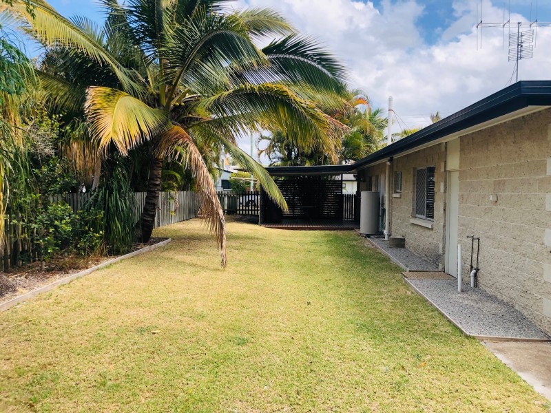 1 Larapinta Court, Rainbow Beach QLD 4581