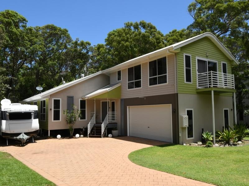 6 Belle Court, Rainbow Beach QLD 4581