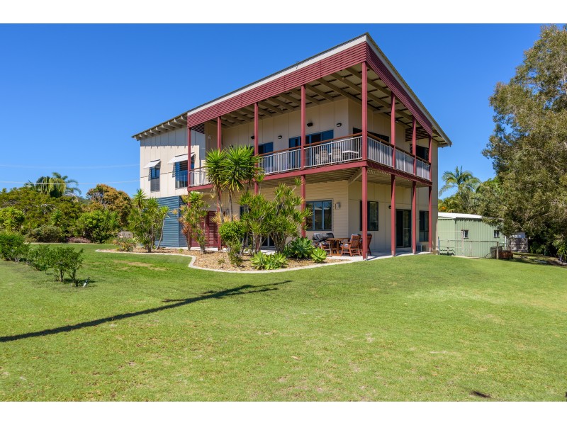 2 Zircon St, Rainbow Beach QLD 4581