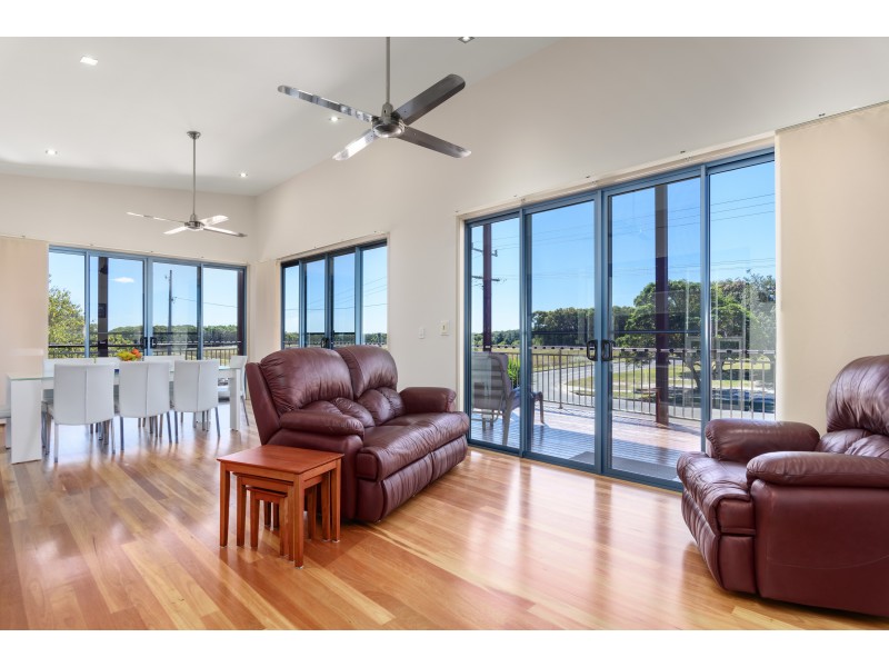 2 Zircon St, Rainbow Beach QLD 4581