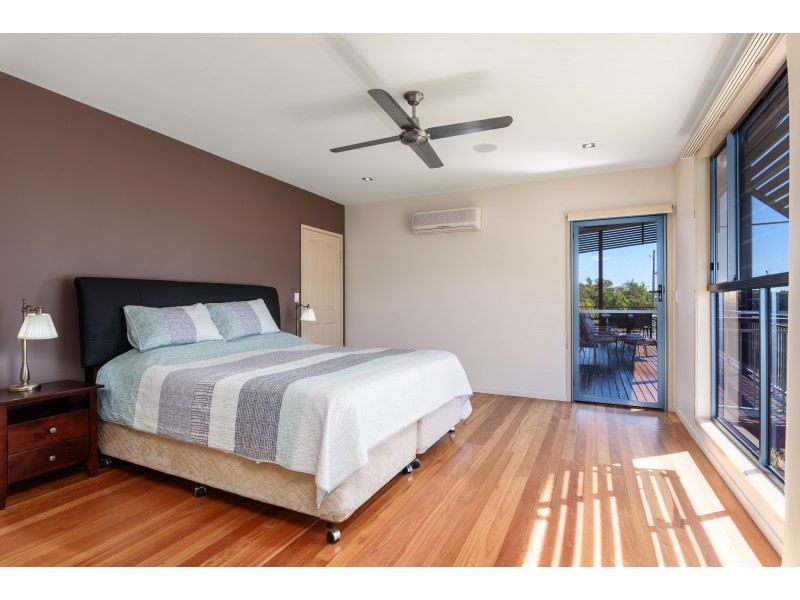 2 Zircon St, Rainbow Beach QLD 4581