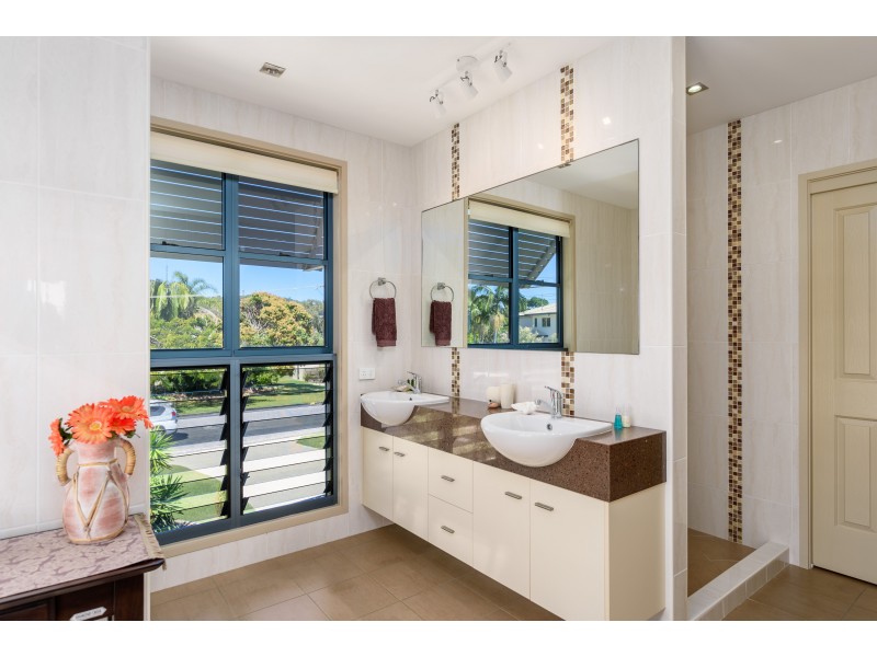 2 Zircon St, Rainbow Beach QLD 4581