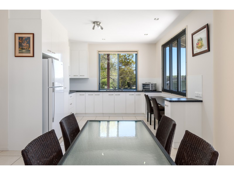 2 Zircon St, Rainbow Beach QLD 4581