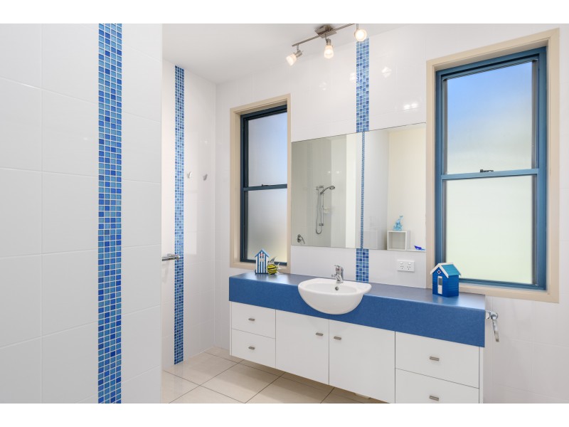 2 Zircon St, Rainbow Beach QLD 4581
