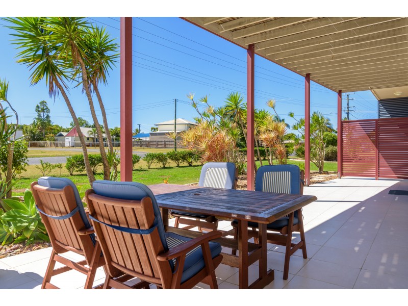 2 Zircon St, Rainbow Beach QLD 4581