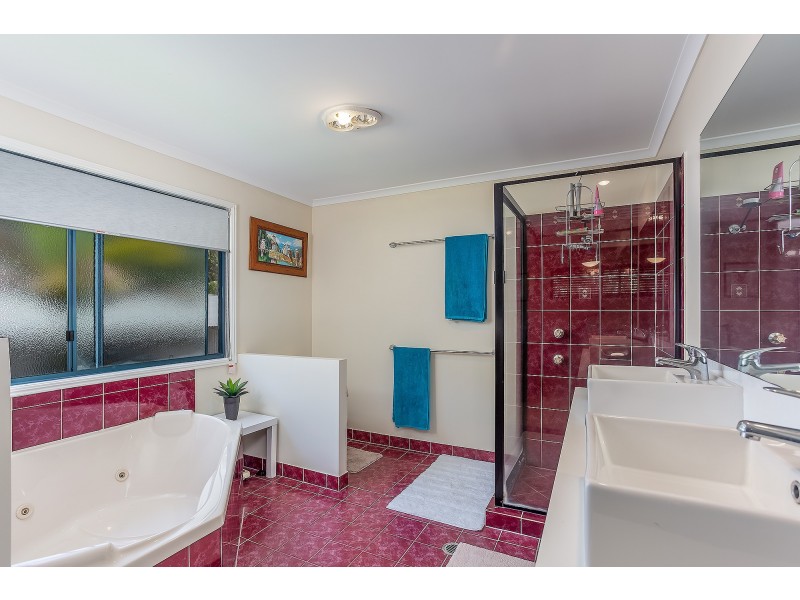 10 Naiad Court, Rainbow Beach QLD 4581