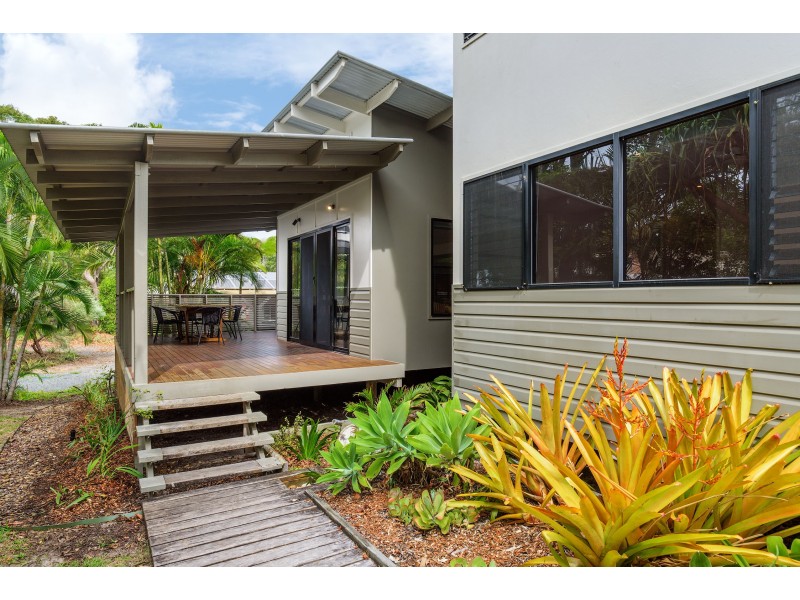 12 NAIAD COURT, Rainbow Beach QLD 4581