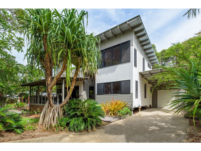 12 NAIAD COURT, Rainbow Beach QLD 4581