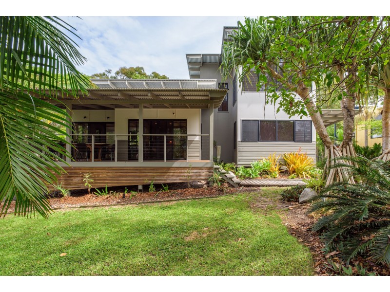 12 NAIAD COURT, Rainbow Beach QLD 4581