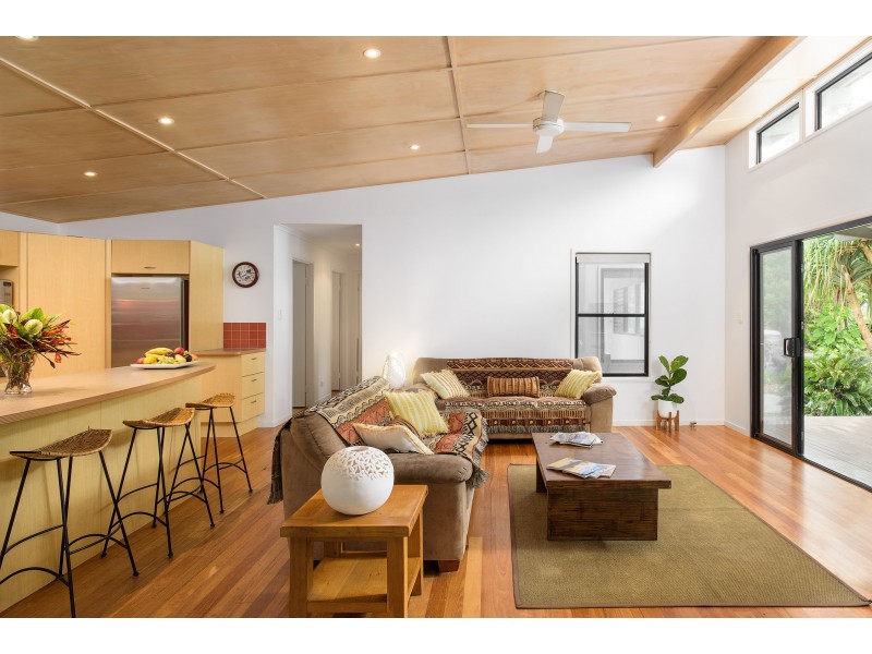 12 NAIAD COURT, Rainbow Beach QLD 4581