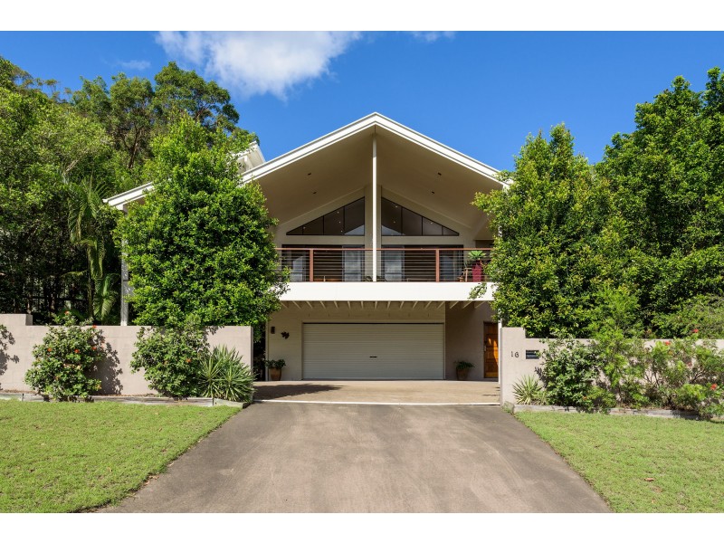 16 COOLOOLA DRIVE, Rainbow Beach QLD 4581