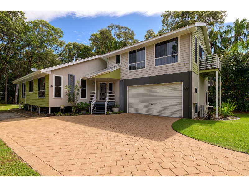 6 Belle Court, Rainbow Beach QLD 4581