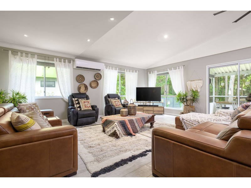 6 Belle Court, Rainbow Beach QLD 4581