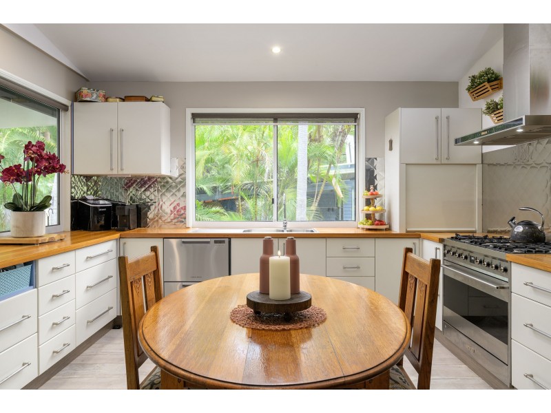 6 Belle Court, Rainbow Beach QLD 4581