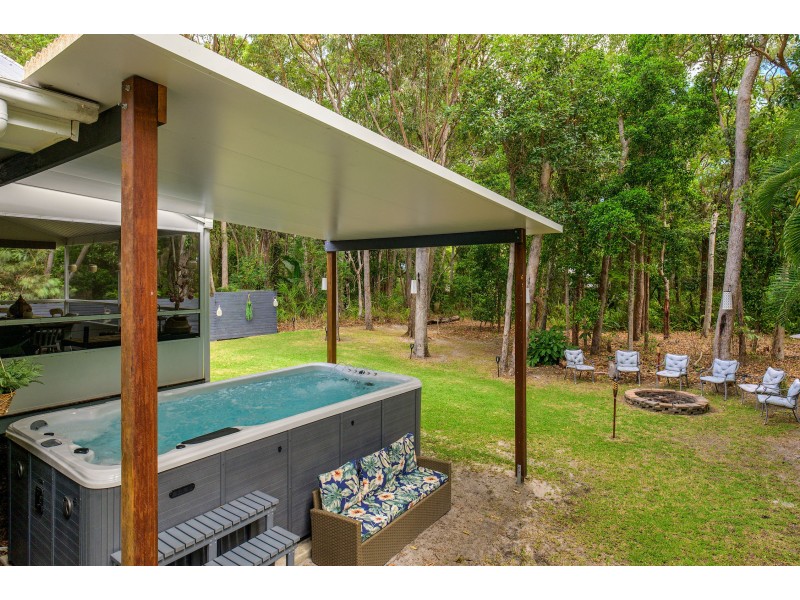 6 Belle Court, Rainbow Beach QLD 4581