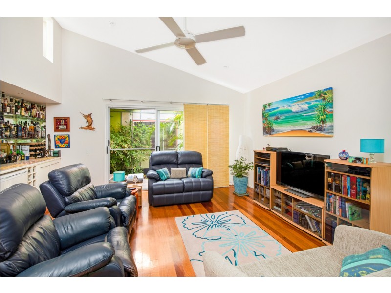 2 Naiad Court, Rainbow Beach QLD 4581