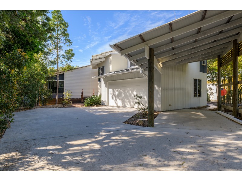 24 Naiad Court, Rainbow Beach QLD 4581