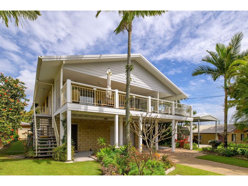 8 LARAPINTA COURT, Rainbow Beach QLD 4581