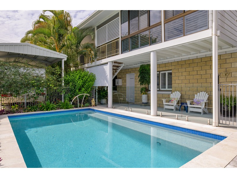 8 LARAPINTA COURT, Rainbow Beach QLD 4581