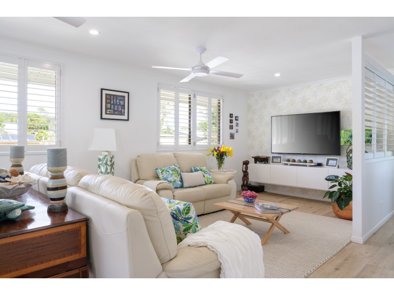 8 LARAPINTA COURT, Rainbow Beach QLD 4581