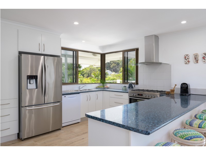 8 LARAPINTA COURT, Rainbow Beach QLD 4581