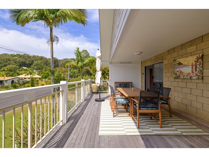 8 LARAPINTA COURT, Rainbow Beach QLD 4581