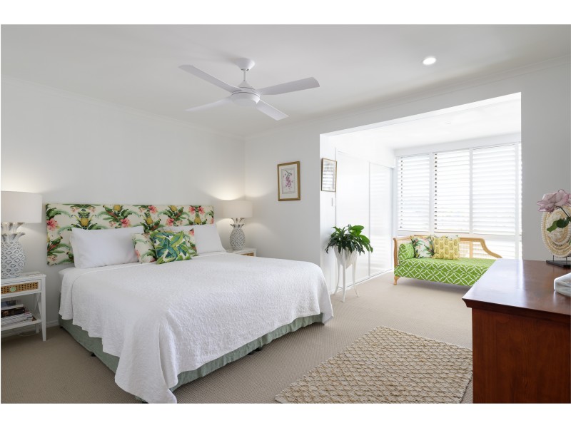 8 LARAPINTA COURT, Rainbow Beach QLD 4581