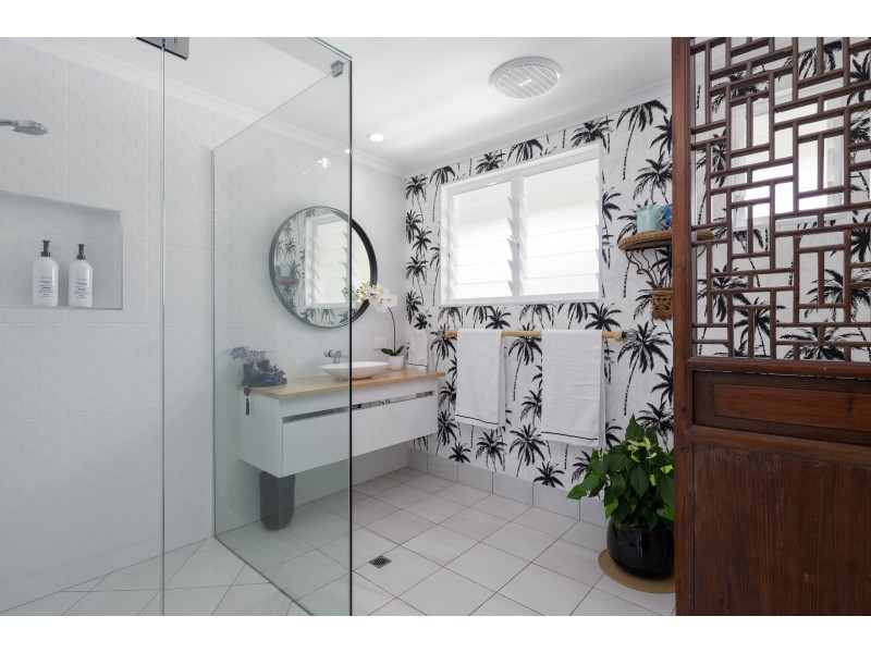 8 LARAPINTA COURT, Rainbow Beach QLD 4581