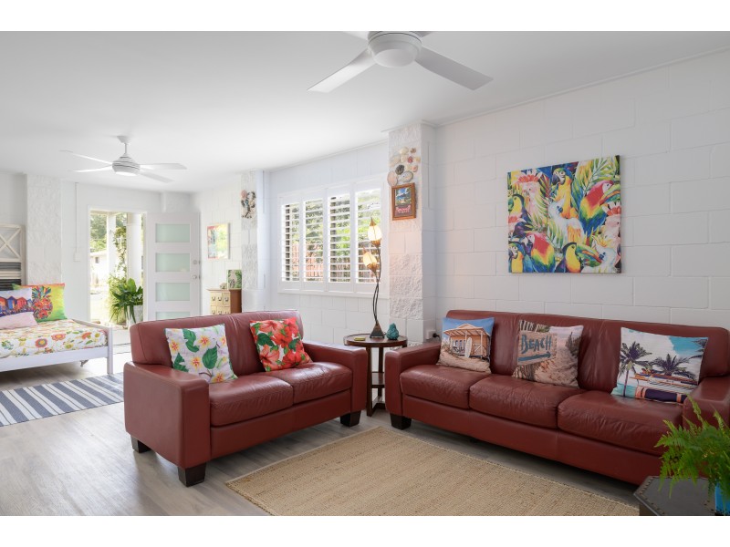 8 LARAPINTA COURT, Rainbow Beach QLD 4581