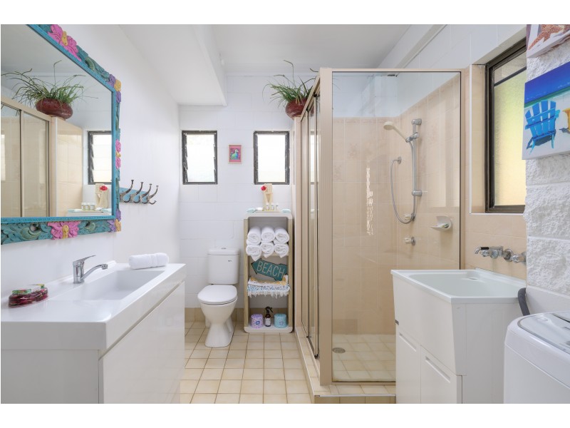 8 LARAPINTA COURT, Rainbow Beach QLD 4581