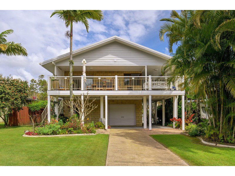 8 LARAPINTA COURT, Rainbow Beach QLD 4581