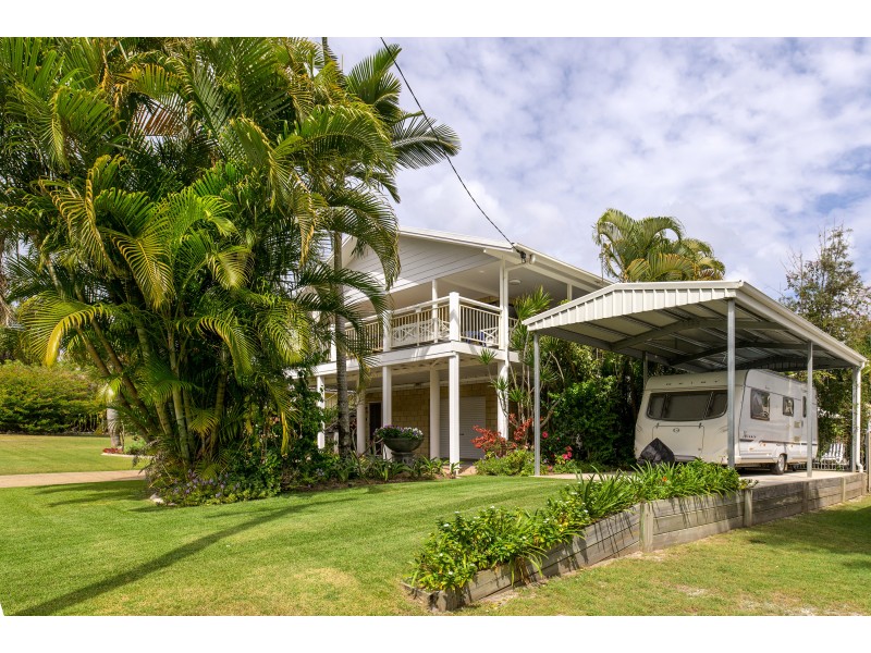 8 LARAPINTA COURT, Rainbow Beach QLD 4581