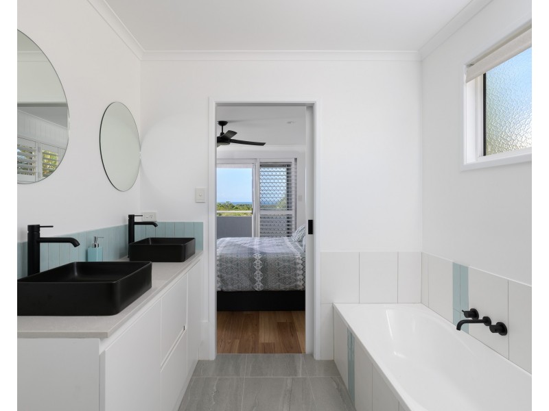 1/42 Manooka Drive, Rainbow Beach QLD 4581