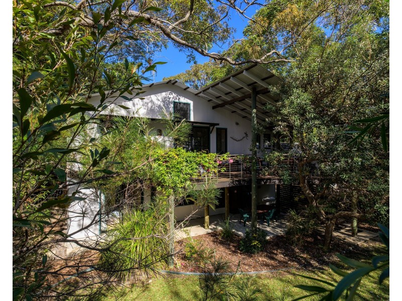 9 Naiad Court, Rainbow Beach QLD 4581